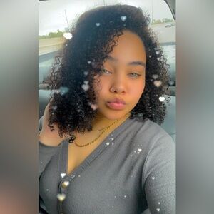 Meet your Posher, Kayla